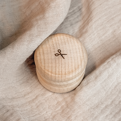 Houten haarlokdoosje | Eerste haarlokje bewaren | Lief Moment